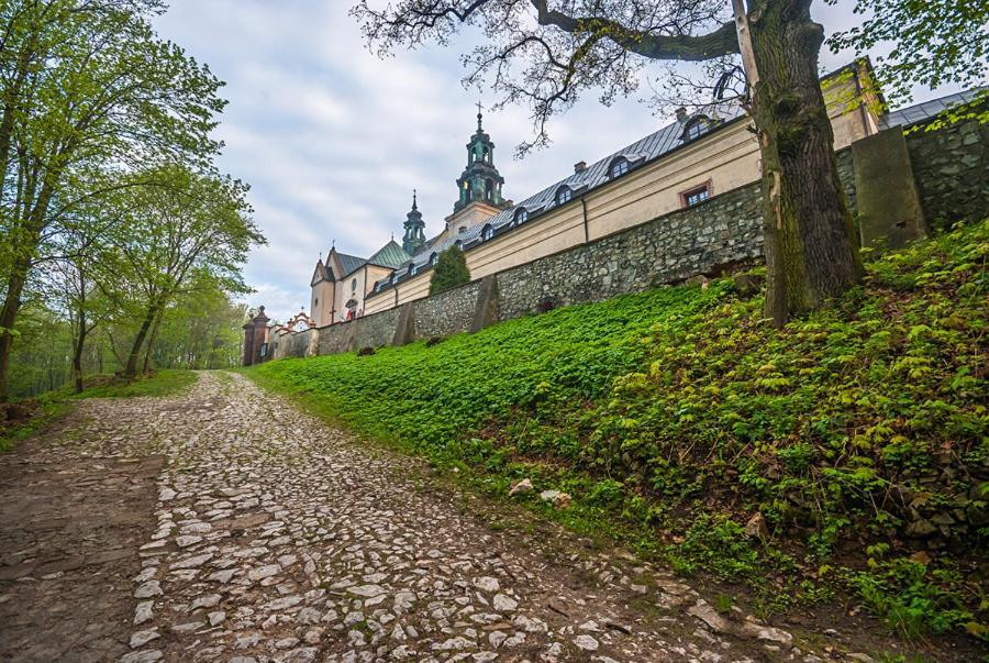 Easy Apartments Кельце Экстерьер фото
